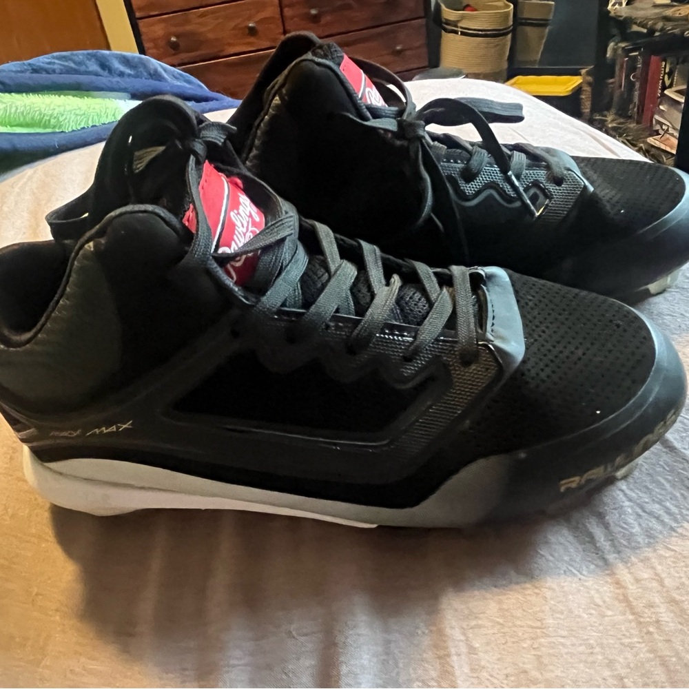 Rawlings Like New Black Athletic Boys Baseball Cleats